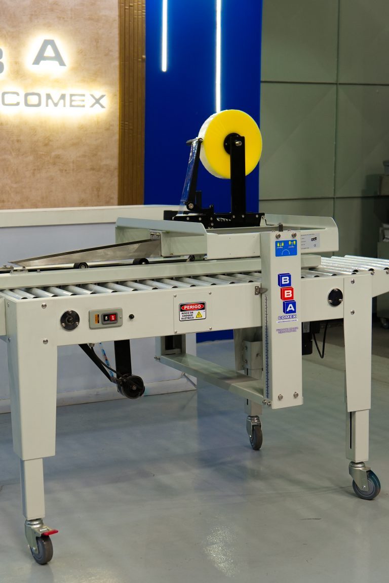 Fechadora de Caixa com esteira lateral 2550